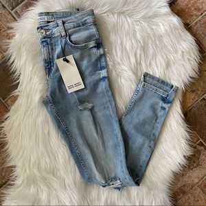 [Zara] NWT Ripped Skinny Crop Jean - Size 25